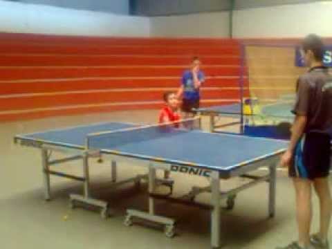 Yoel Tenis de mesa - Entrenando