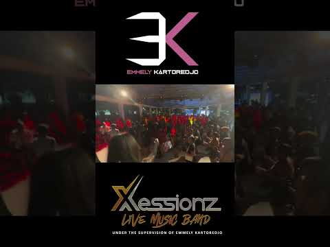 Ayo ayo mas! Jawa special! 💃🏽🕺🏽🎶 #suriname #popjawa #liveband #xessionz #emmely