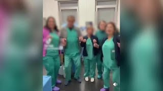 Gli infermieri ballano all'ospedale di Salerno