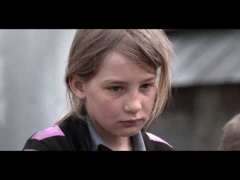 Horia Tecău în comunitatea din Motoșeni, județul Bacău