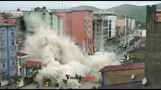 Yüksekova Yıkılan Bina Depremi Andırdı: Cengiz Topel Caddesi saniyelerle toz-duman içinde kaldı