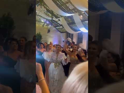 Engji me shoqet e saj e kallen nejen