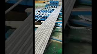 Automatic water pressure test for stainless steel tubes.