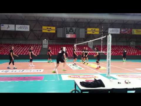 La battuta di Hernandez a 115 chilometri all'ora