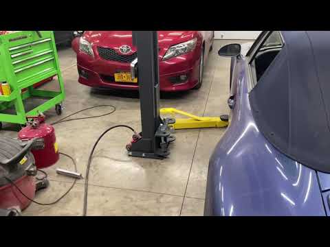 Installing the lift arms on a MaxJax