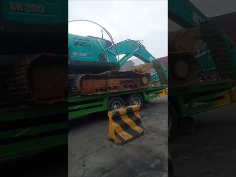 Heavy Equipment Transportation Excavator 🚧👷