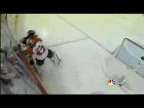 Penguins: Flyers Biron lost stick and Malkin makes him pay