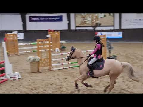 Malu (11) und Duebaree - Pony Stil A* in Darmstadt-Kranichstein am 24.10.2020