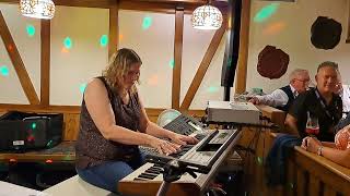 Video thumbnail for Korg PA 2x pro Keyboard "New York, New York" played by Anna Will by Organ-izing with Markus