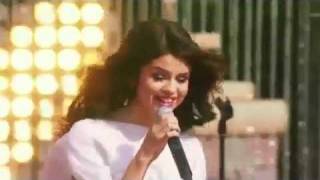 Selena Gomez - Winter Wonderland Live on Disney's Christmas Day Parade 2010
