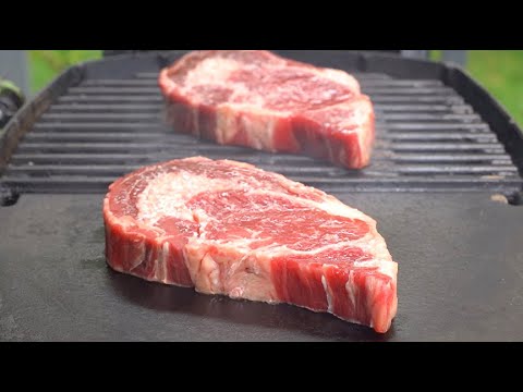 Griddle vs Grates: Steak | Weber Q Griddle vs Weber Q Grates