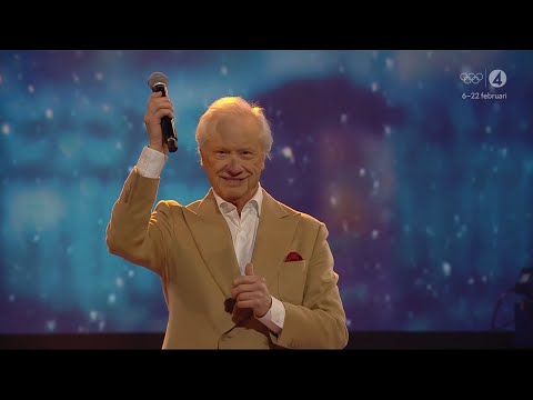 Loa Falkman sjunger "Årets mest älskade helg" i Bingolotto Uppesittarkväll 2025  | TV4 & TV4 Play