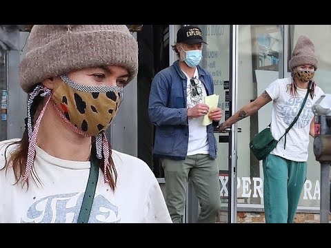 GOT star Lena Headey keeps it casual in t-shirt and sweats as she runs errands with Marc Menchaca