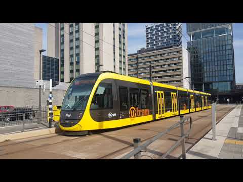 Vertrek van U-OV 6056 als tramlijn 60 naar P+R Westraven uit Utrecht Centraal Jaarbeursplein