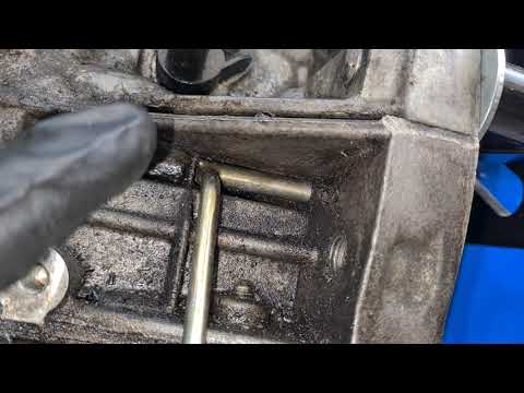 N42/N46 Timing: How to insert the flywheel locking pin