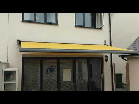 Markilux MX-3 patio awning with contrasting front profile.