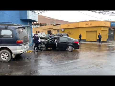 Choque de auto a grifo en Arica 17 junio 2020