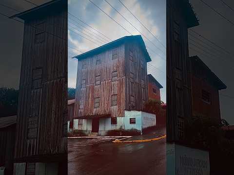 Quadro Vivo: Prédio de Madeira.