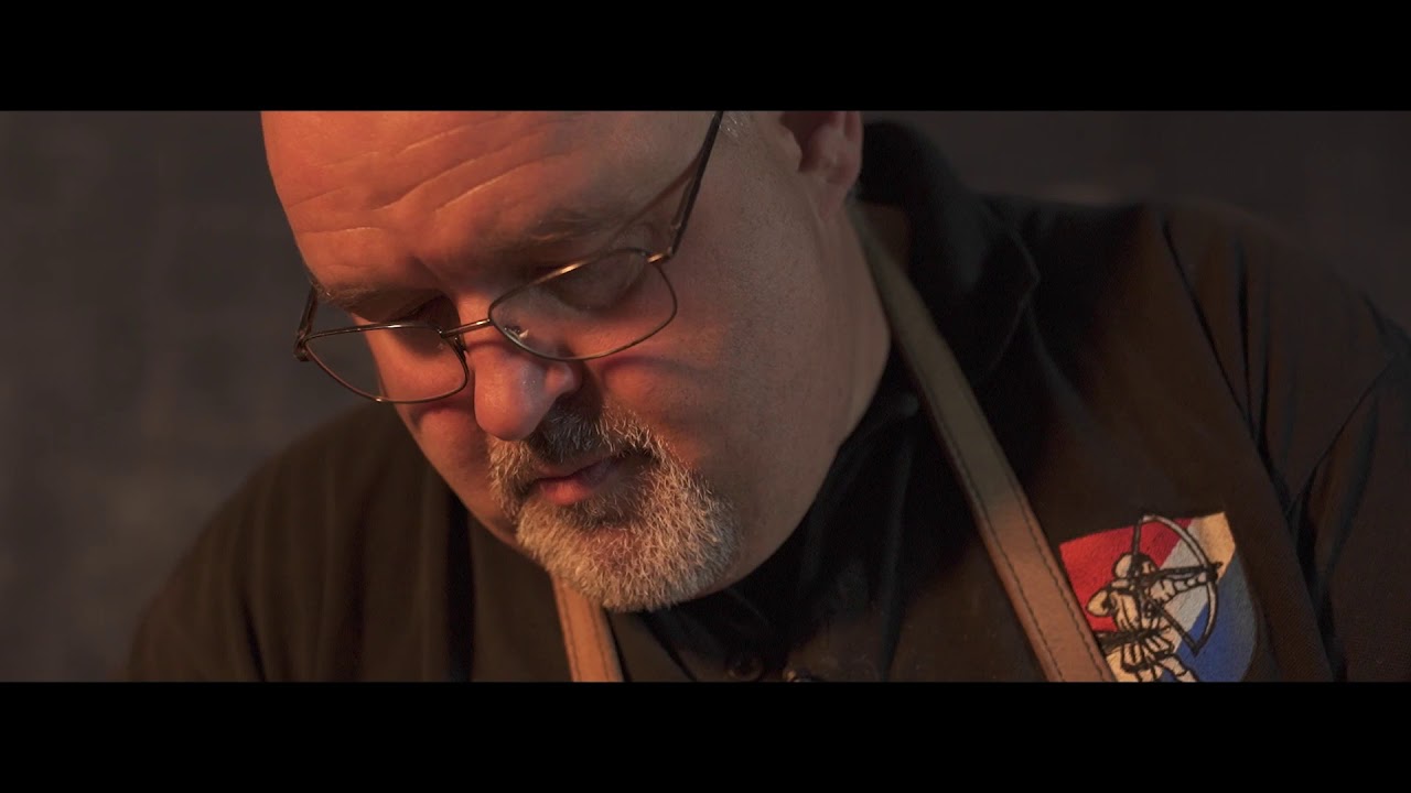 Making the Yew bow, old school! 'T maken van een Taxus Longbow, zoals vroeger