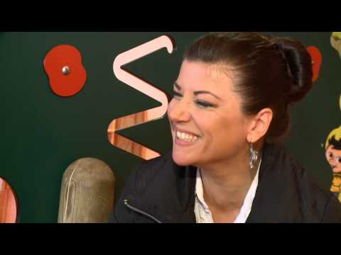 Jasna odlaša z nosečnostjo, ker se boji poroda