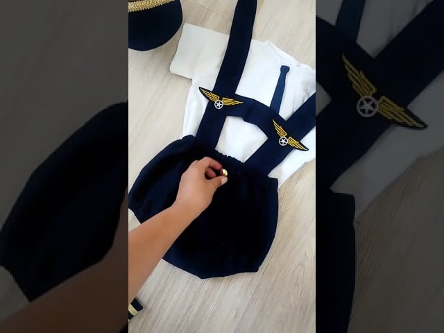Vídeo relacionado con GYIOFAI Juego de 7 accesorios para disfraz de capitán piloto, kit de disfraz de capitán de avión militar de Halloween, sombrero de aviador, brazalete, gafas de corbata, para fiesta de disfraces de