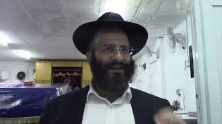 למה מתחילים לקרב יהודי דווקא עם מצוות תפילין? (הרב אלחנן משה נחמנסון) - התמונה מוצגת ישירות מתוך אתר האינטרנט יוטיוב. זכויות היוצרים בתמונה שייכות ליוצרה. קישור קרדיט למקור התוכן נמצא בתוך דף הסרטון