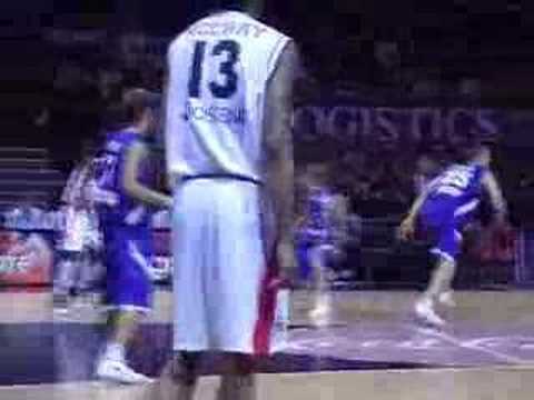 37 13-11-07 Ulebgame BCO-Dynamo Moscow - Chuck Davis scoort