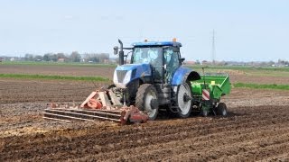 preview picture of video 'New Holland T7040 - aardappelen planten'