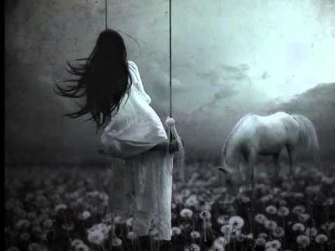 Samotni w tłumie....