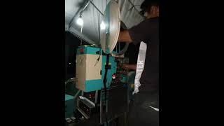 Download lagu PFK Persatuan Film Keliling Pemasangan Kaset Rol 35mm Ke proyektor senon Bersama Tabet FILM mp3