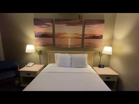 Days Inn by Wyndham Seatac Airport Hotel room tour