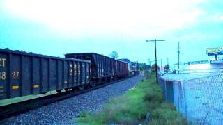 preview picture of video 'CSX Northbound Manifest with Fouled Horn!'