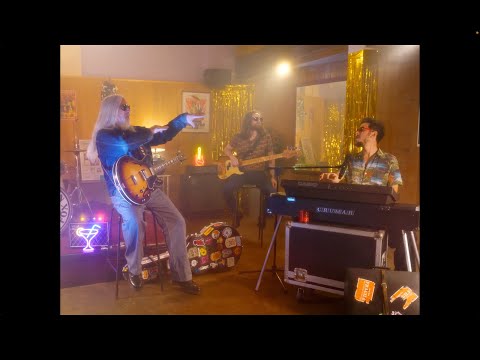 Young Gun Silver Fox - Born To Dream (Official Video)