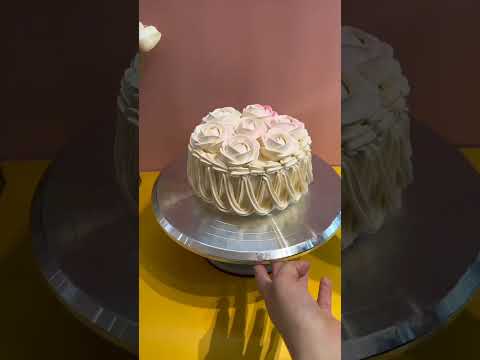 pink 🌸 flower cake decoration design #cakedecorating #cakedesign #birthdaycakedesigns