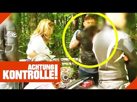 Motorradfahrer weigert sich: Er gibt den Schlüssel nicht raus! 2/2 | Achtung Kontrolle | Kabel Eins