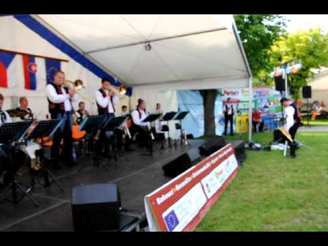 Kapelle Drietomanka (SK) -/- Jaro Múdry spielt ein Trompetensolo.