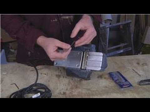 Home Help : How to Change the Blades on a Handheld Power Planer