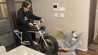 ドア開けるの苦戦してて草 - 【暴走】単車でラファエルの家にカチ込んでみた