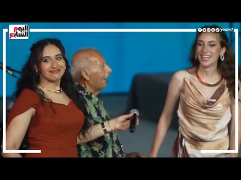 هاني شنودة يرقص مع فرقة المصريين على المسرح بمهرجان العلمين