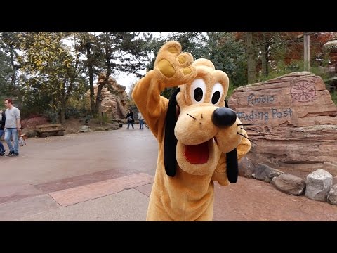 Fun with Pluto and Goofy in Frontierland at Disneyland Paris