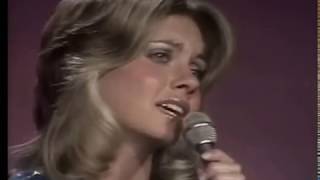 Olivia Newton-John sings &quot;I Honestly Love You&quot;