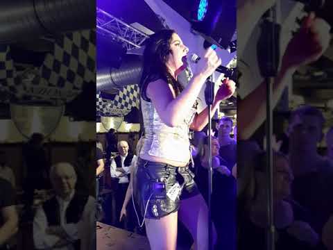 Ina Colada Trink den Wodka mit irgendwas Hofbräu  Berlin