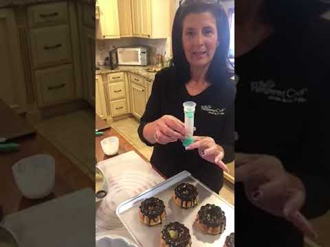 Jill Lerner Mini Fluted cake pan