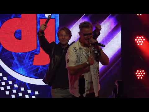 Lea im Bh  Andy Lux, Bierkapitän und Dj Aaron  Branchen Treff Düsseldorf dj Hitparade mit Uwe Hübner