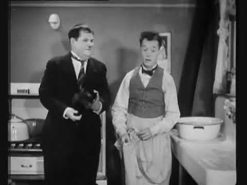 Laurel & Hardy: Helpmates (1932)
