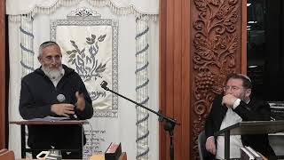 שו''ת בין הזמנים | רה''י הרב דוד פנדל והרב חגי לונדין (ישיבת אפיקי דעת שדרות) - התמונה מוצגת ישירות מתוך אתר האינטרנט יוטיוב. זכויות היוצרים בתמונה שייכות ליוצרה. קישור קרדיט למקור התוכן נמצא בתוך דף הסרטון