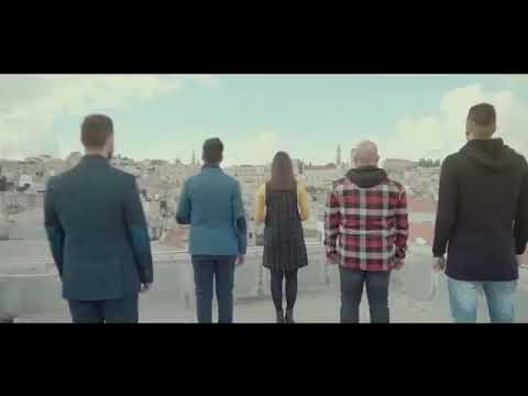 El tamborilero. cantado en 1 terraza d Belen, x 1 arabe, 1, 1 palestino, 1 italiano y 1 norteameric