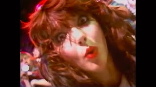 Kate Bush - There Goes a Tenner (Razzmatazz Performance 1982)