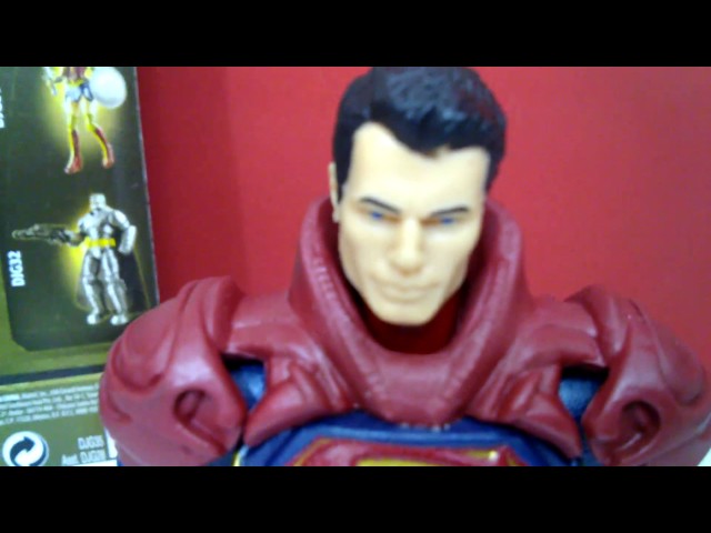 Vídeo relacionado con Mattel DC Superman Figura de acción de 30 cm, 7 Puntos de articulación