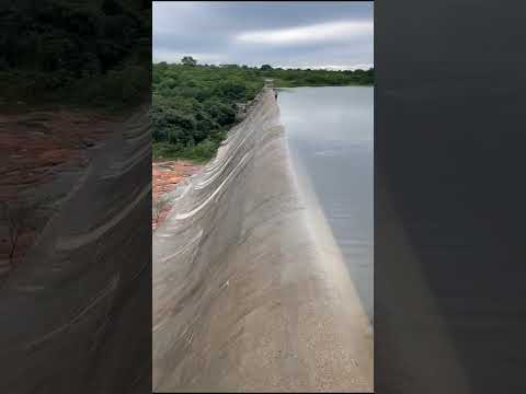 Barragem do Trici começa a sangrar para açude Arneiroz 2 Tauá